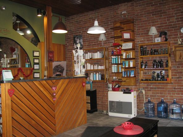 94 Main St, Auburn, ME 04210